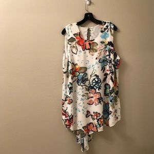 NORDSTROMS Geometric Top.